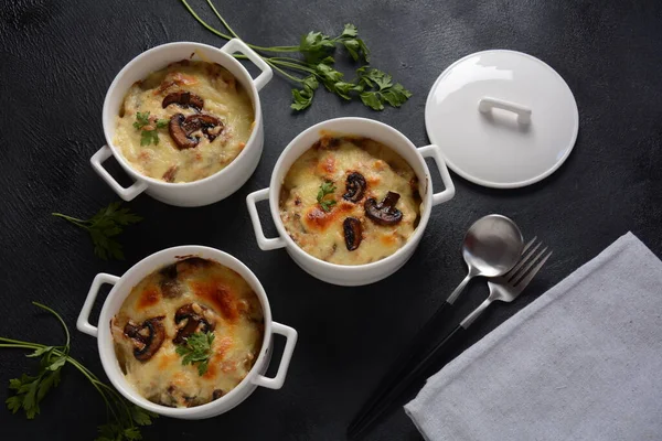 Julienne with chicken and mushrooms with a golden crust , baked cheese — Stock Image Julienne Chicken Mushrooms Golden Crust Baked Cheese Royalty Free Stock Images