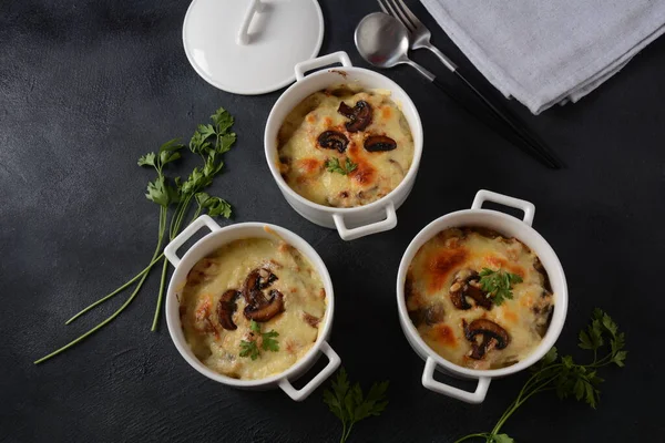 Julienne with chicken and mushrooms with a golden crust , baked cheese — Stock Image Julienne Chicken Mushrooms Golden Crust Baked Cheese Stock Image