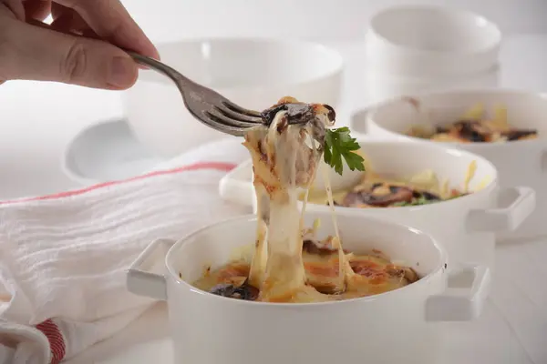 Julienne with chicken and mushrooms with a golden crust , baked cheese — Stock Image Julienne Chicken Mushrooms Golden Crust Baked Cheese Stock Photo
