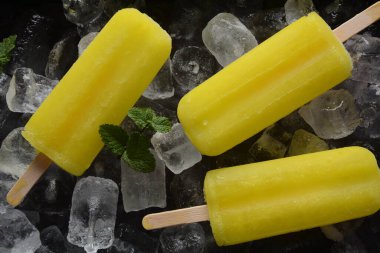 Buzlu limonlu dondurma.