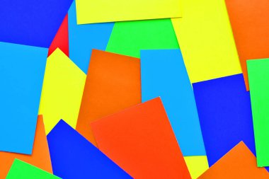 Farklı renkte bir kartondan gelen çok renkli arkaplan