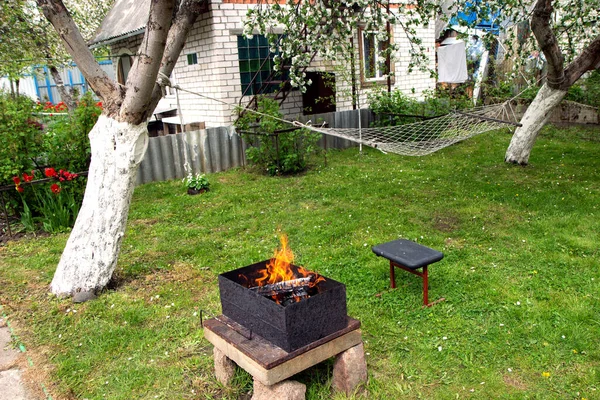 Amaca Barbecue Nel Cortile Una Casa Campagna Posto Ricreazione All — Foto Stock