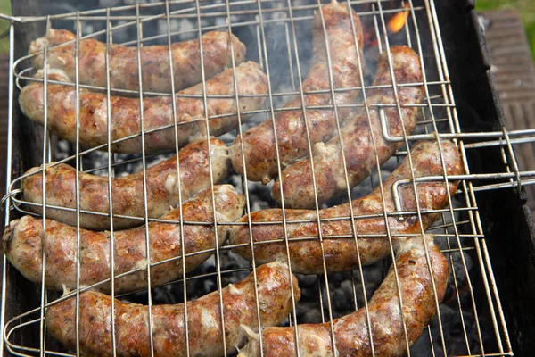 Salsichas Caseiras Grelhadas Num Churrasco Fechado Comida Piquenique Livre Para — Fotografia de Stock