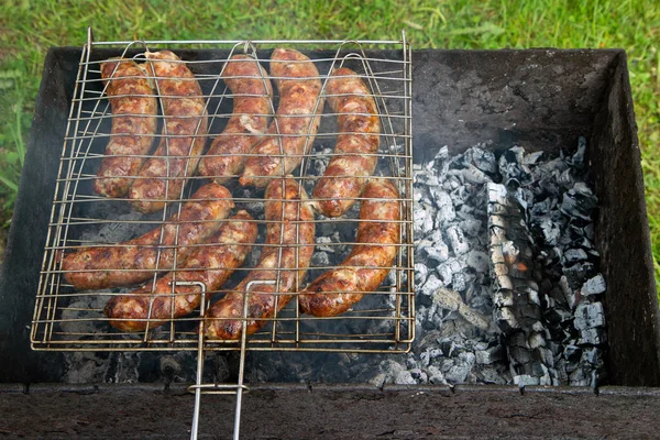 Domácí Klobásy Grilované Barbecue Detailu Venkovní Piknik Jídlo Pro Přátele — Stock fotografie