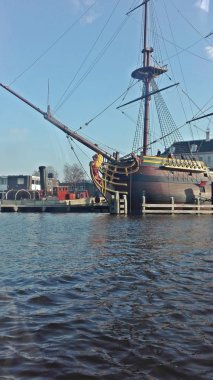 Soğuk bir günde amstedam Hollandalı kanallar