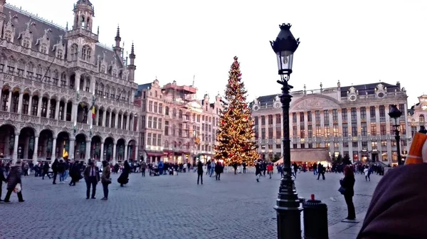 Grote Plein Van Brussel België Kerstperiode Feestelijk Versierd Stad Met — Stockfoto