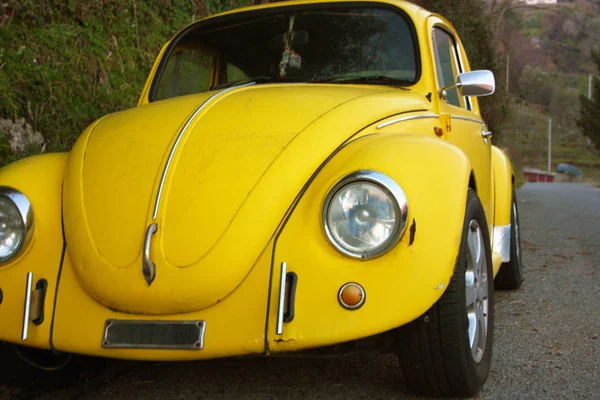 Sarı Araba Tarihsel Vintage Model Taşıma Şimdi Vintage — Stok fotoğraf