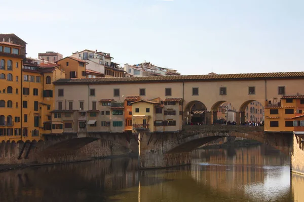 Os canais da cidade de florence no arno — Fotografia de Stock