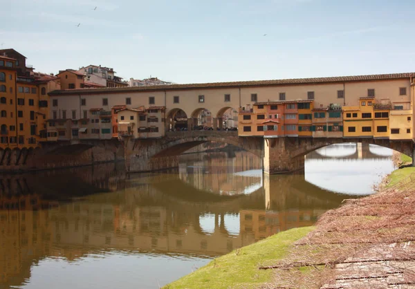 Os canais da cidade de florence no arno — Fotografia de Stock