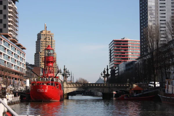 Přístav Rotterdam, lodě a lodě kotvíté, holandský turismus — Stock fotografie