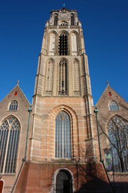 Rotterdam San Lorenzo kilise, güzel bir bahar gününde Hollanda metropol şehir görünümü