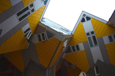Rotterdam, metropolitan şehrinkübik evler içinde daire ve ofisler.