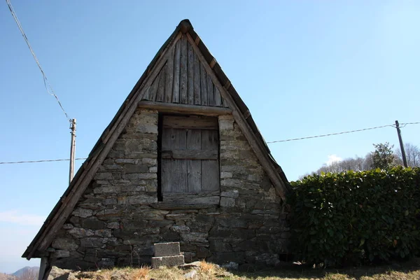 Woodshed in the mountains or storage room built in logs to store things — Stock Photo, Image