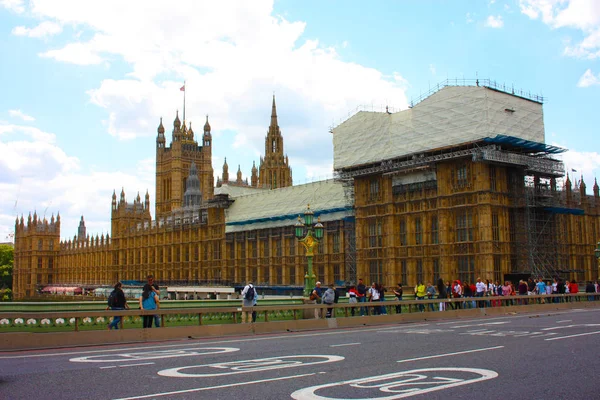 Edificio del Parlamento en reconstrucción y restauración en el Támesis en Westminster — Foto de Stock