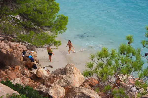 Destino Turístico Verano Cala Saladeta Entre Mar Naturaleza Salvaje Los — Foto de Stock