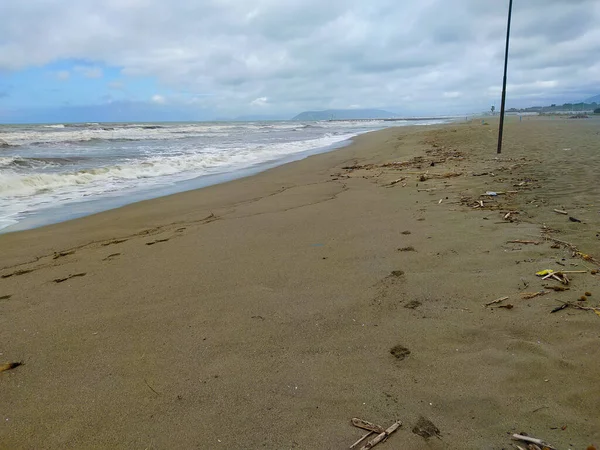 Piaszczysta Plaża Versilia Pusta Ciągu Dnia Podczas Kwarantanny Wybrzeżu — Zdjęcie stockowe