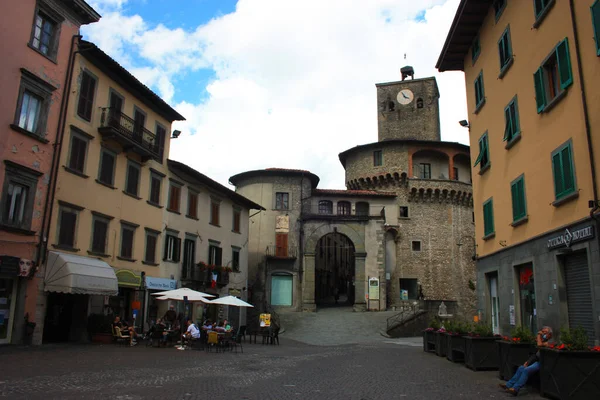 Recuperação Lenta Com Reabertura Aldeia Castelnuovo Garfagnana Praça Central Cidade — Fotografia de Stock