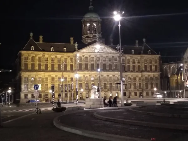 アムステルダム中心部の宮殿や建造物 — ストック写真