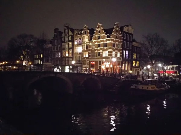 Die Romantischen Holländischen Kanäle Von Amsterdam Einem Grauen Winterdunsttag — Stockfoto