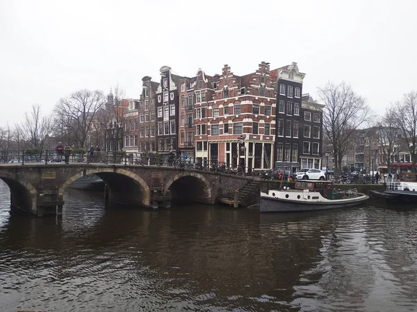 Romantické Holandské Kanály Amsterdamu Šedého Dne Zimního Oparu — Stock fotografie