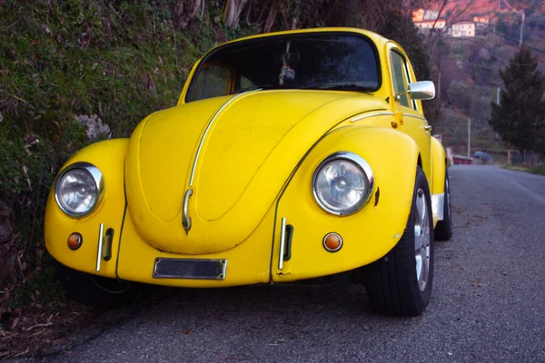 Car Symbol Bygone Era Vintage Style Car Old Canary Yellow — Stock Photo, Image