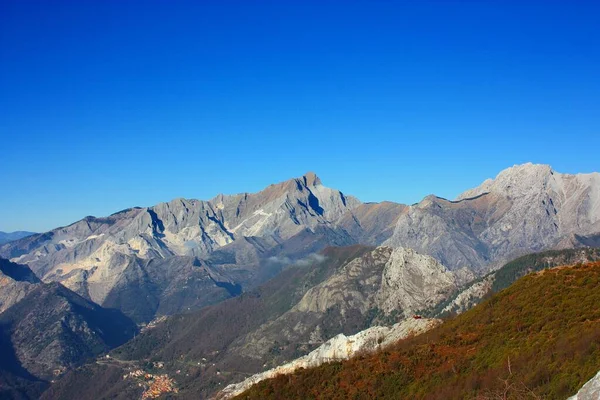 Colorido Atardecer Sobre Los Picos Las Montañas Los Alpes Apuanos —  Fotos de Stock