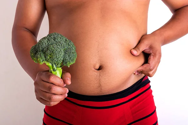 若い肥満ブロック ケリーを持つ男 健康管理やダイエットの概念 — ストック写真