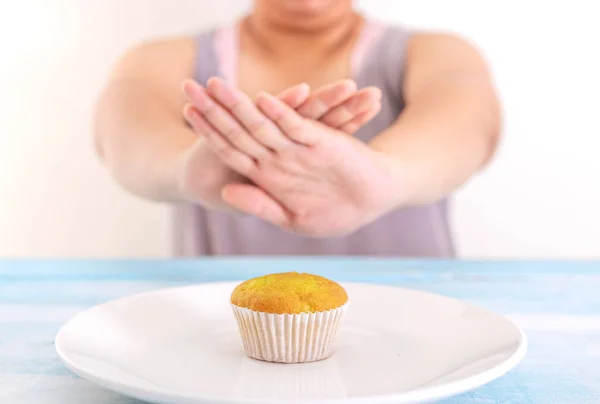 Fat Woman Rejecting Cupcake Unhealthy Food Health Care Concept — Stock Photo, Image