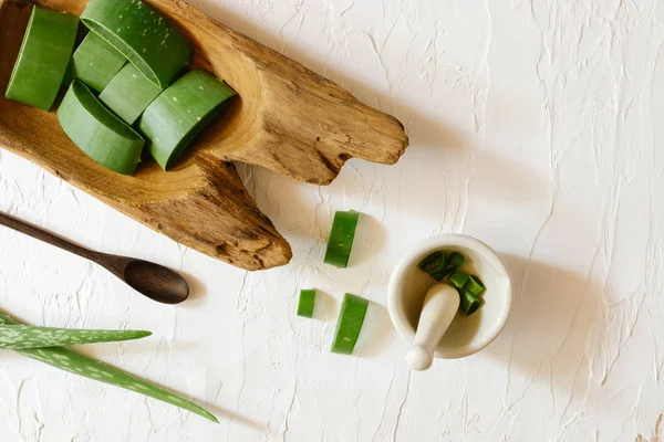 Vista Dall Alto Foglie Fresche Aloe Vera Ciotola Legno Concetto — Foto Stock