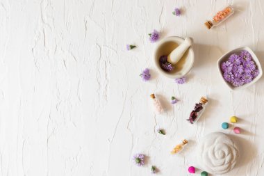 Luffa, Harç ve Tütsü ile belirlenen spa üst görünümü. Gevşeme konsepti