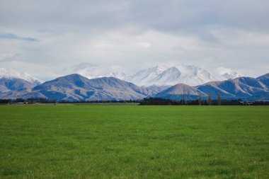 Mount Hutt üzerinden Methven Köyü, Canterbury, South Island, Yeni Zelanda üzerinde göster