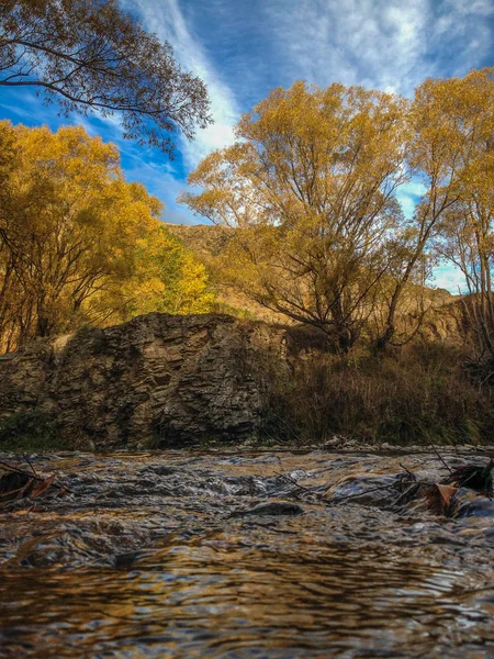 Pequeno Rio Dia Ensolarado Outono Perto Queenstown Nova Zelândia — Fotografia de Stock