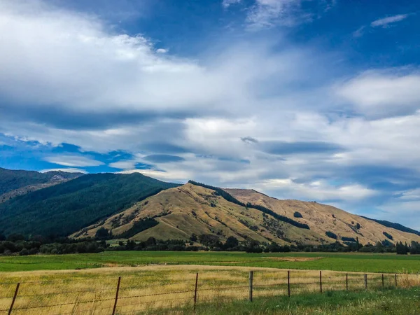 典型的な山岳風景ニュージーランドの南の島に — ストック写真