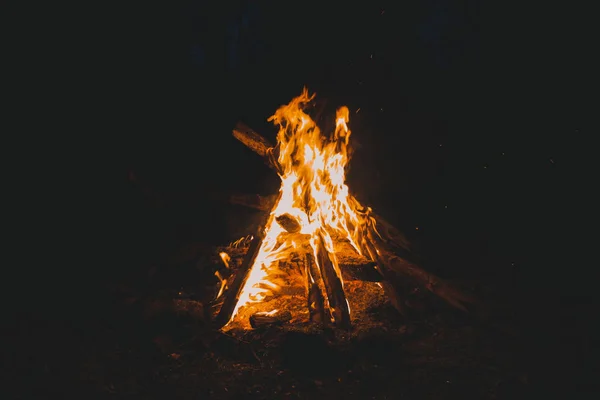 Glowing Camping Fire Night — Stock Photo, Image