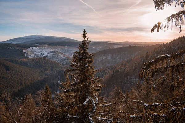 Met Het Oog Brocken Bergtop Bedekt Met Sneeuw Bergen Van — Stockfoto