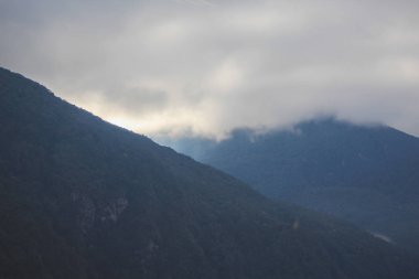 Şüpheli ses cruise - gerçek sesler, Fiordland Milli Parkı, South Island, Yeni Zelanda için gitmeden önce göl Manapouri geçiş