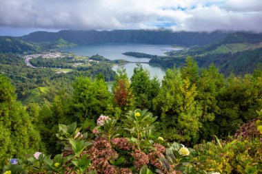 Bulutlu bir günde Vista do Rei bakış açısından 