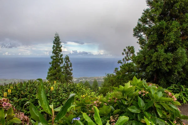 Vista sobre la nublada isla de Sao Miguel, Azores, Portugal —  Fotos de Stock