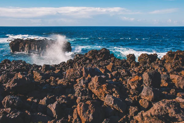 Felsige Küste an der Westküste der Insel São Miguel, Azoren, Portugal — Stockfoto