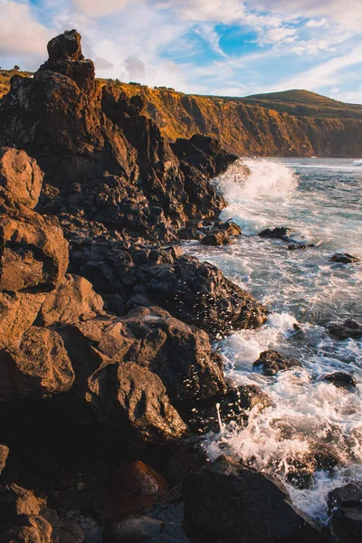 Widok z Ponta do Castelo, skaliste wybrzeże na zachodnim wybrzeżu wyspy Sao Miguel, Azory, Portugalia — Zdjęcie stockowe