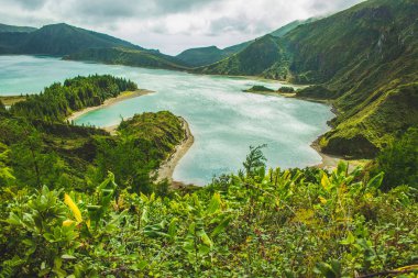 Sao Miguel, Azores, Portekiz 'deki Lagoa do Fogo gölünün güzel manzarası.