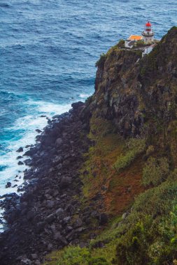 Sao Miguel Adası, Azores, Portekiz 'de Nordeste yakınlarındaki Deniz feneri Arnel' i