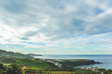 Sao Miguel, Azores, Portekiz 'de güzel yeşil bir manzara.