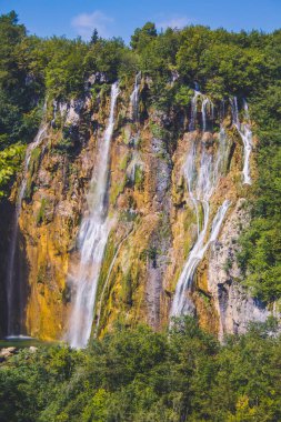 Hırvatistan 'daki Plitvice Gölleri Ulusal Parkı' nda resim manzarası.