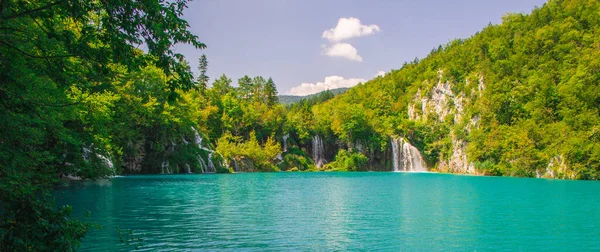 Hırvatistan 'daki Plitvice Gölleri Ulusal Parkı' nda resim manzarası.