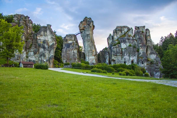 Dıştan. Kum taşı oluşumu Teutoburg Ormanı, Kuzey Ren Vestfalyası, Almanya