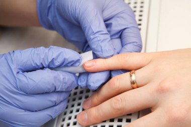 kadının tırnak manikür çivi salon de Başlarken