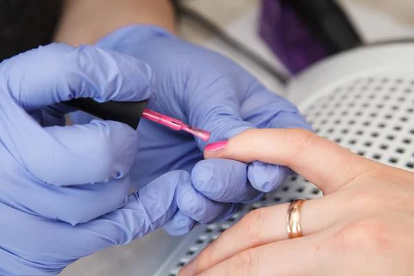 kadının tırnak manikür çivi salon de Başlarken