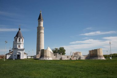 Kazan yakınlarındaki Bulgar tarihi ve arkeolojik anıt. Volga nehri üzerindeki Bolgar kentindeki antik kalıntılardan oluşan büyük Minare kompleksi, Tataristan, Rusya