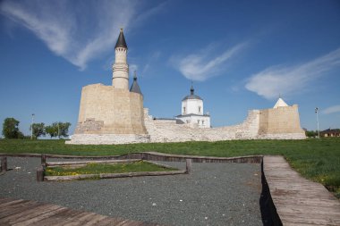 Kazan yakınlarındaki Bulgar tarihi ve arkeolojik anıt. Volga nehri üzerindeki Bolgar kentindeki antik kalıntılardan oluşan büyük Minare kompleksi, Tataristan, Rusya
